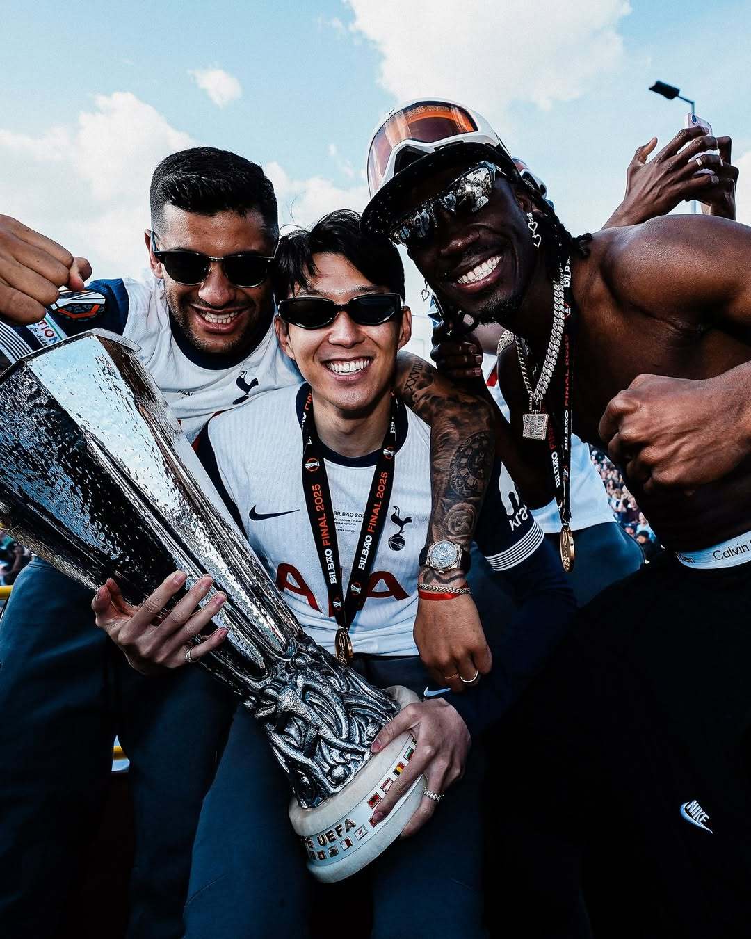 关于欧联赛程吃紧；皇家马德里今晨门线救险；气氛紧张；资深球员宣示担当的信息