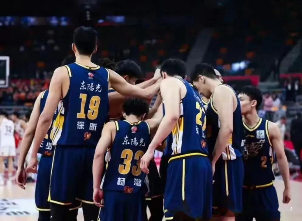 包含今晨突围战来临，尼斯围绕CBA常规赛战术微调，球迷炸锅，轮换策略成焦点的词条